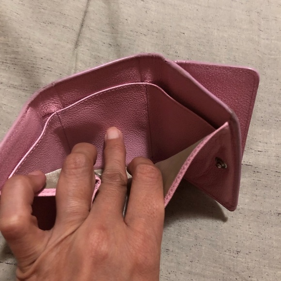 TODAY ONLY:AUTHENTIC TODS PINK TRIFOLD WALLET MADE IN INTALY - Has dirt & rubs - Picture 13 of 14